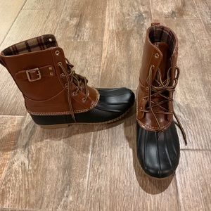 Duck boots